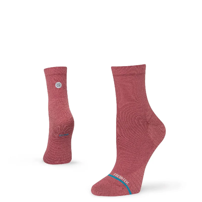 Non-slip socks with rubber dots-Rouge | Women's Active Fit Quarter Crew